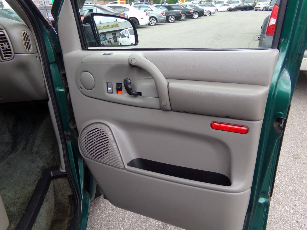 Used 1998 Chevrolet Astro w/ Convenience Group RWD image 37