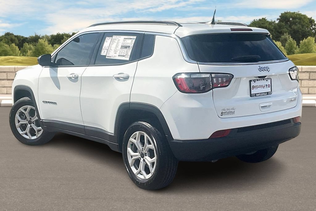 New 2025 Jeep Compass Latitude w/ Convenience Group AWD/4WD image 3