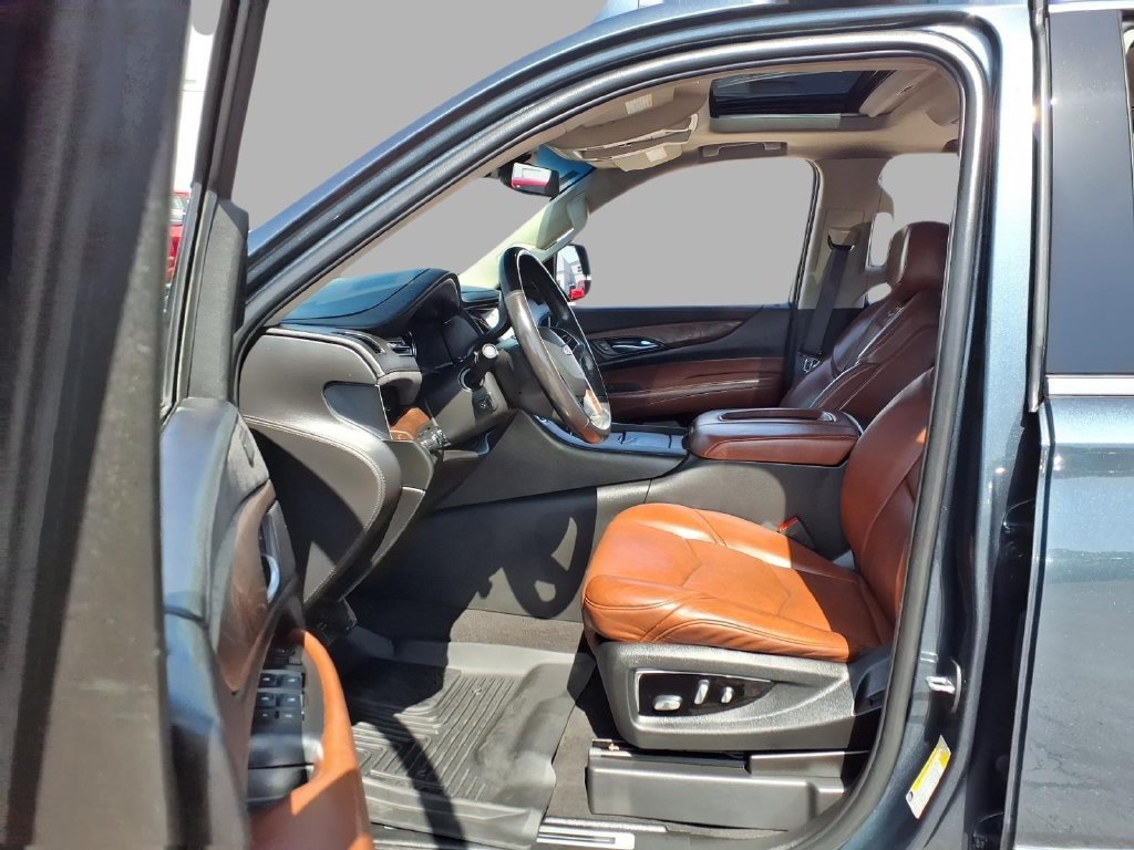 Used 2019 Cadillac Escalade Luxury AWD/4WD image 22