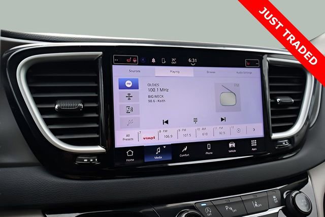 Used 2024 Chrysler Pacifica Touring-L image 32