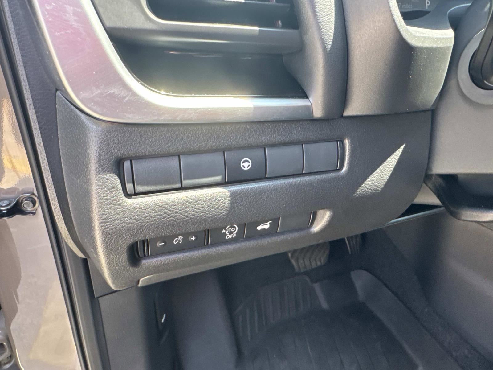 Used 2025 Nissan Rogue SV AWD/4WD image 20