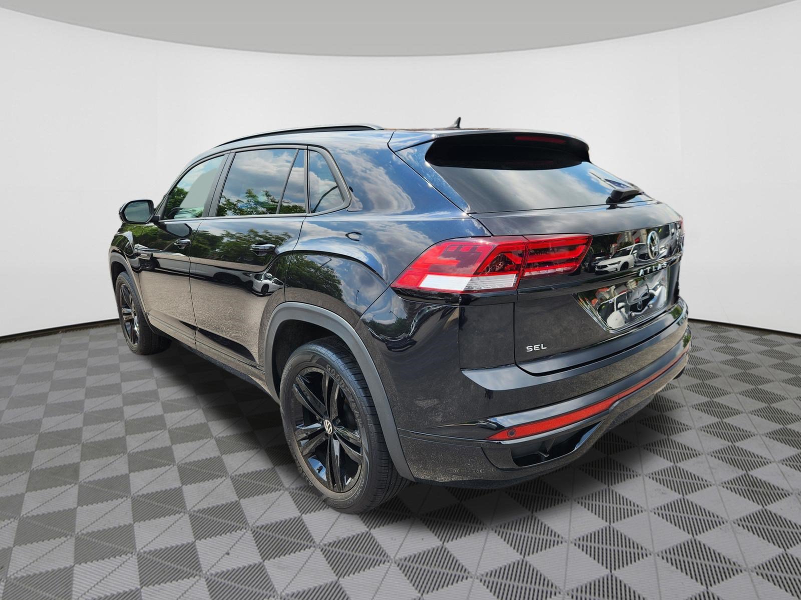 Certified 2023 Volkswagen Atlas Cross Sport SEL R-Line AWD/4WD image 3