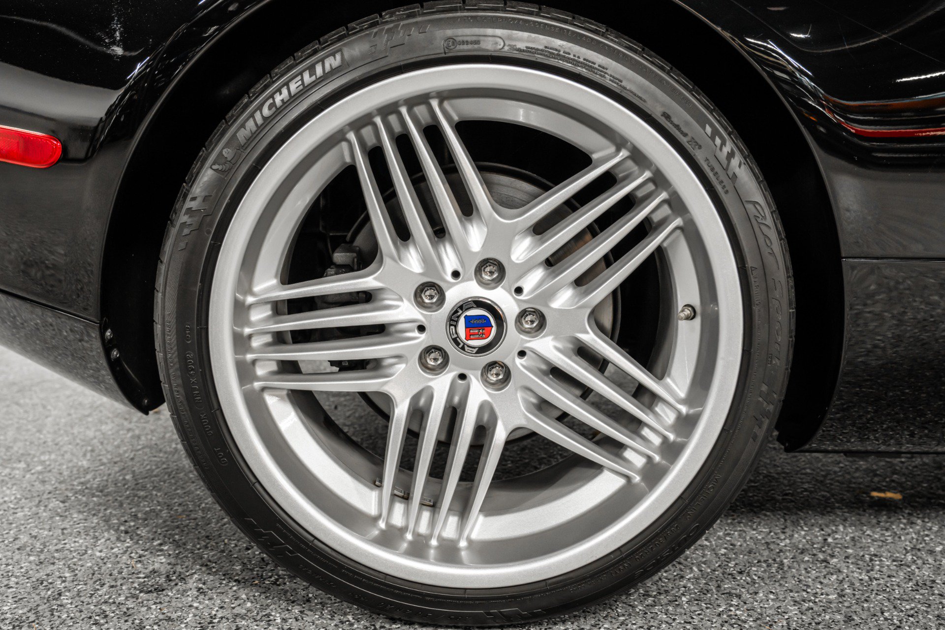 Used 2003 BMW Z8 RWD image 33
