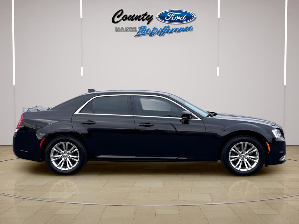 Used 2021 Chrysler 300 Touring L image 8
