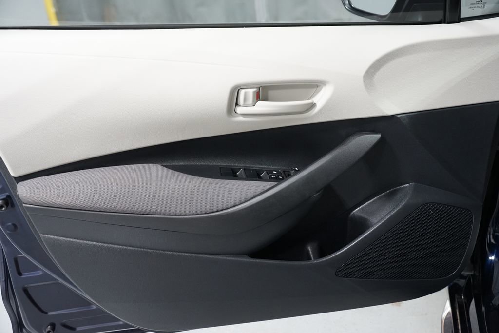 Certified 2025 Toyota Corolla LE image 27