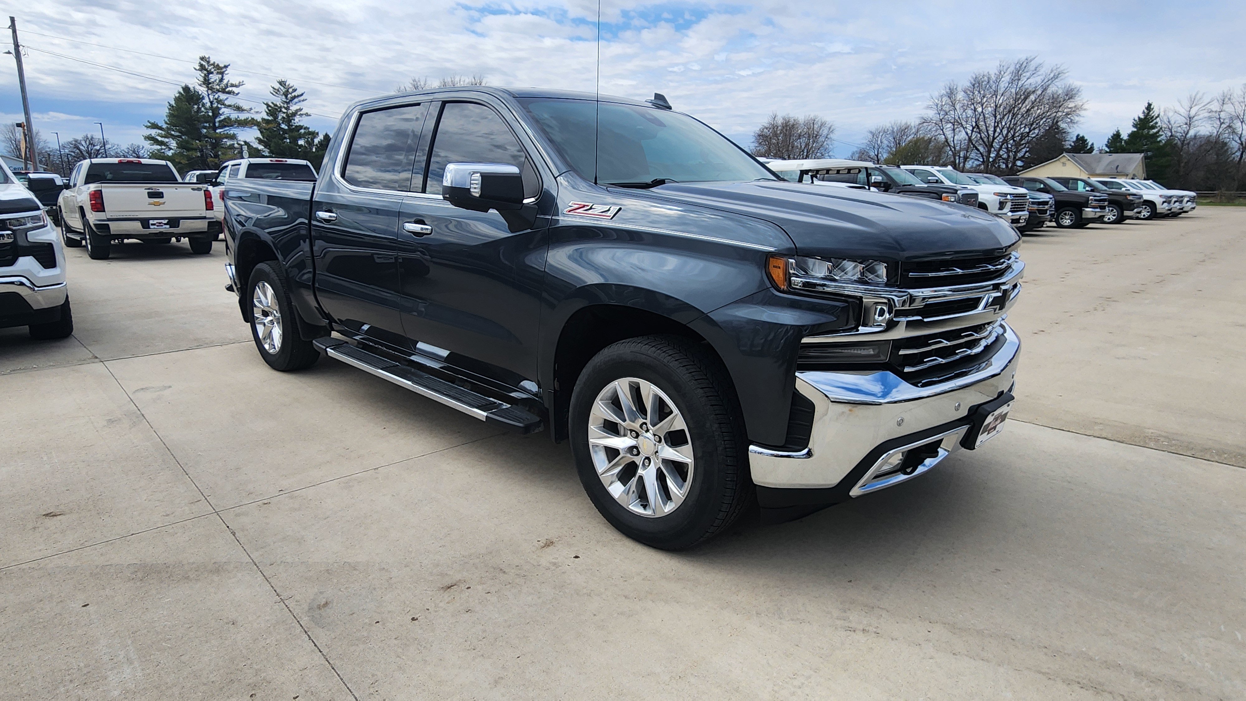 Used 2019 Chevrolet Silverado 1500 LTZ w/ LTZ Premium Package image 3
