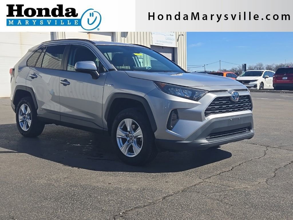 Used 2019 Toyota RAV4 LE image 1