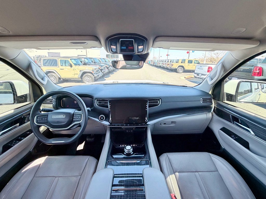 Used 2022 Jeep Wagoneer Series II RWD image 18