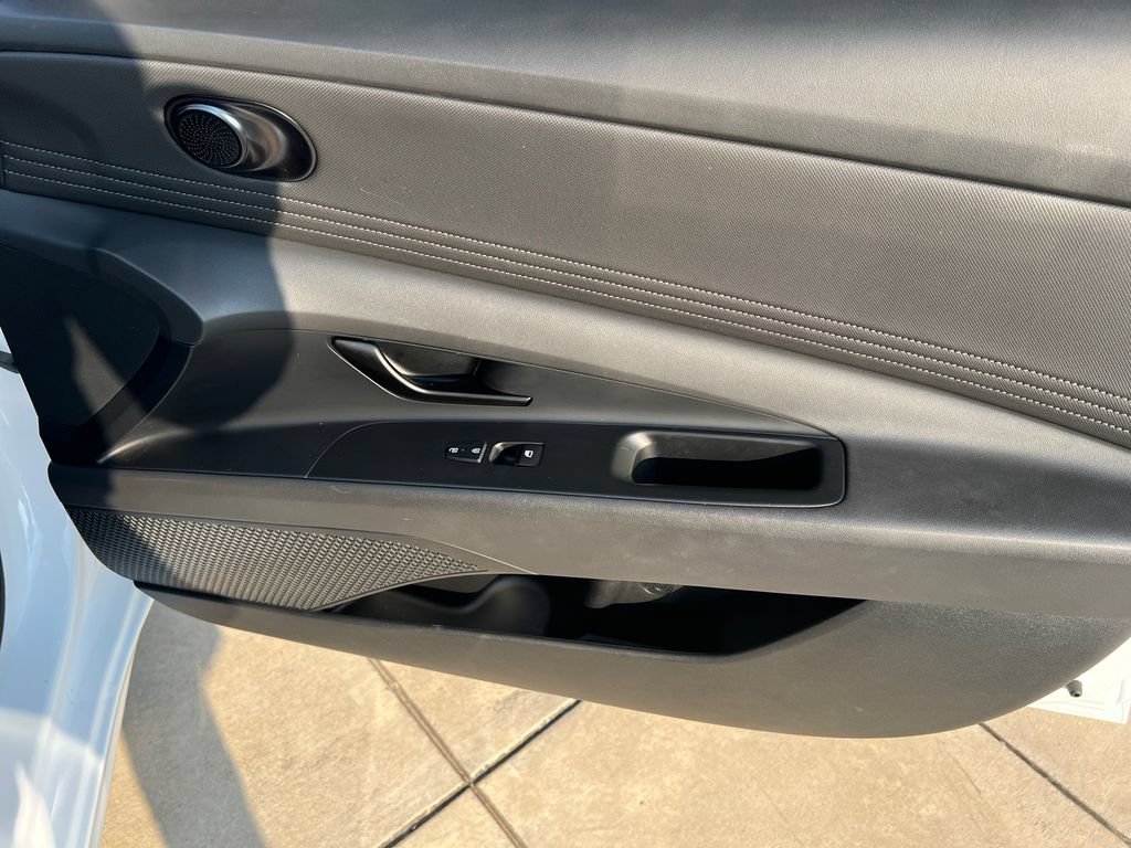 Certified 2025 Hyundai Elantra Sport FWD image 6