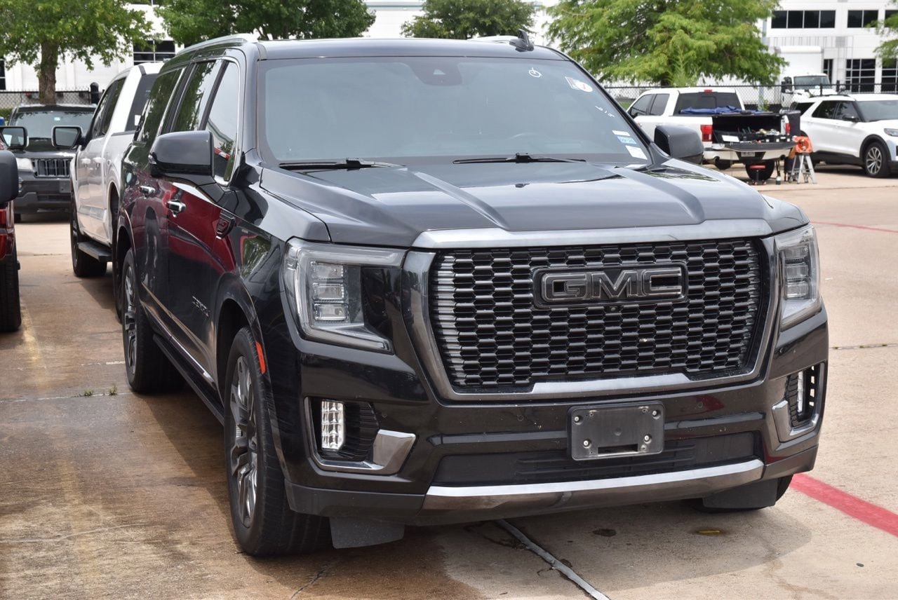Used 2023 GMC Yukon XL Denali Ultimate w/ LPO, Floor Liner Package AWD/4WD image 4