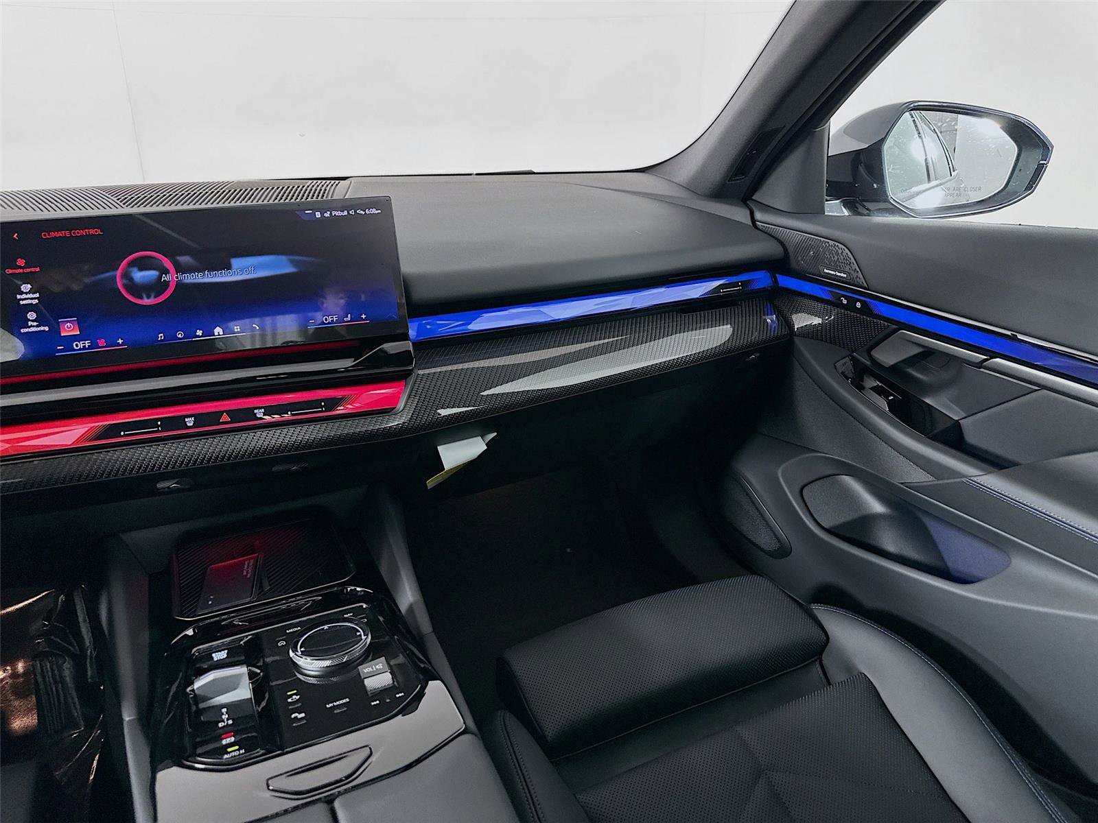 New 2026 BMW 550e xDrive image 25