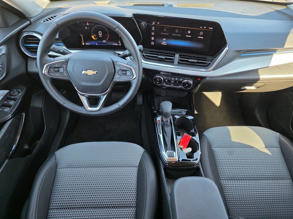 Certified 2025 Chevrolet Trax LT w/ LT Convenience Package image 25