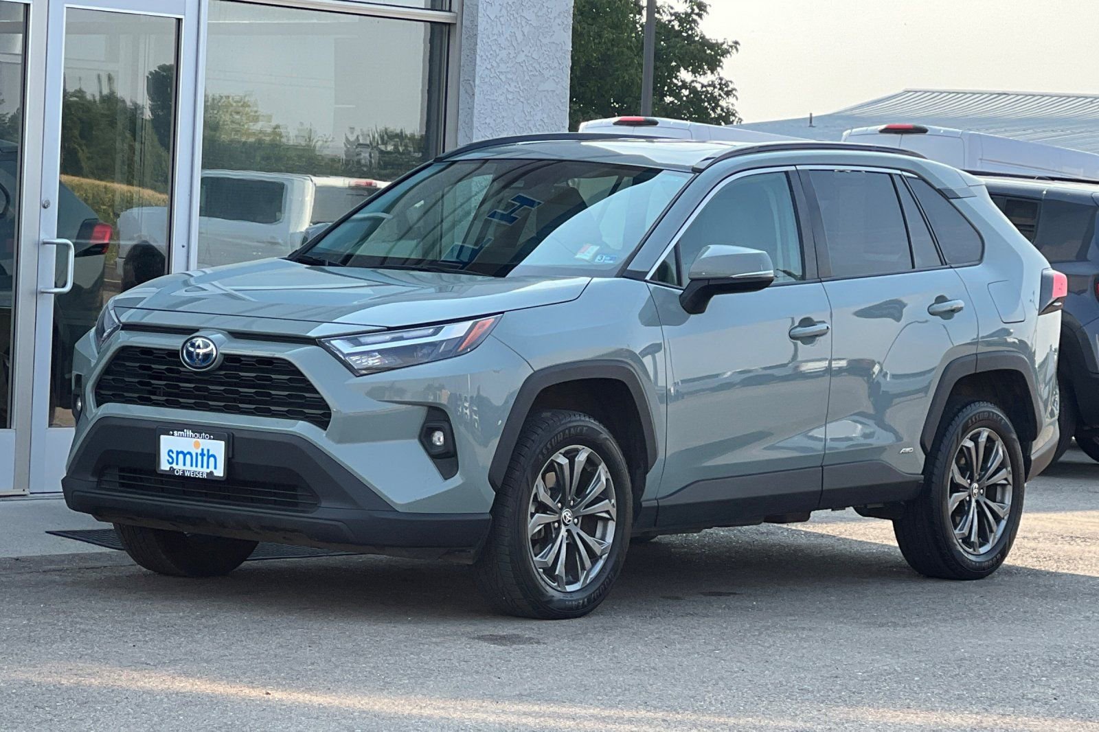 Used 2022 Toyota RAV4 XLE Premium image 8