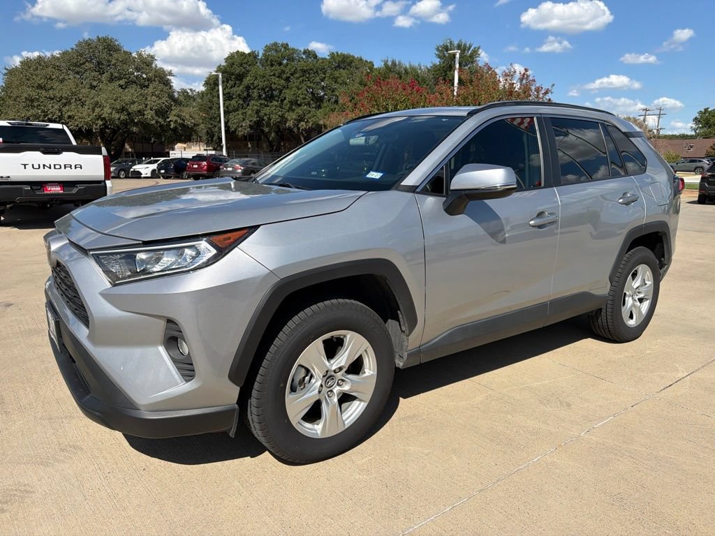 Used 2020 Toyota RAV4 XLE w/ Convenience Package FWD image 1