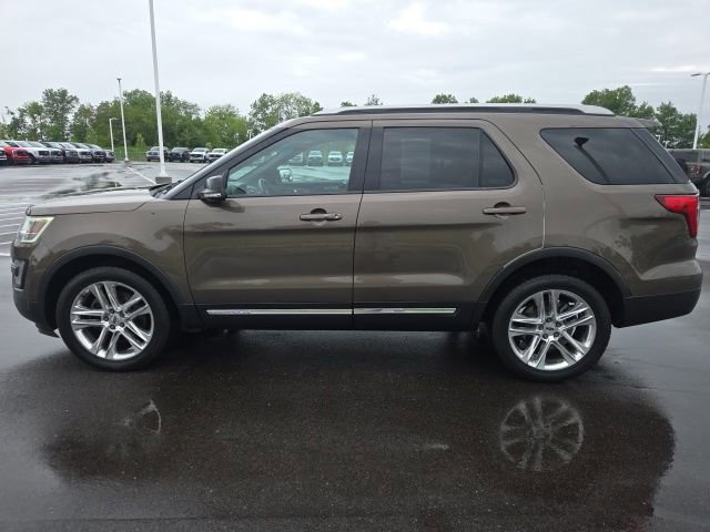 Used 2016 Ford Explorer XLT w/ Equipment Group 202A AWD/4WD image 16