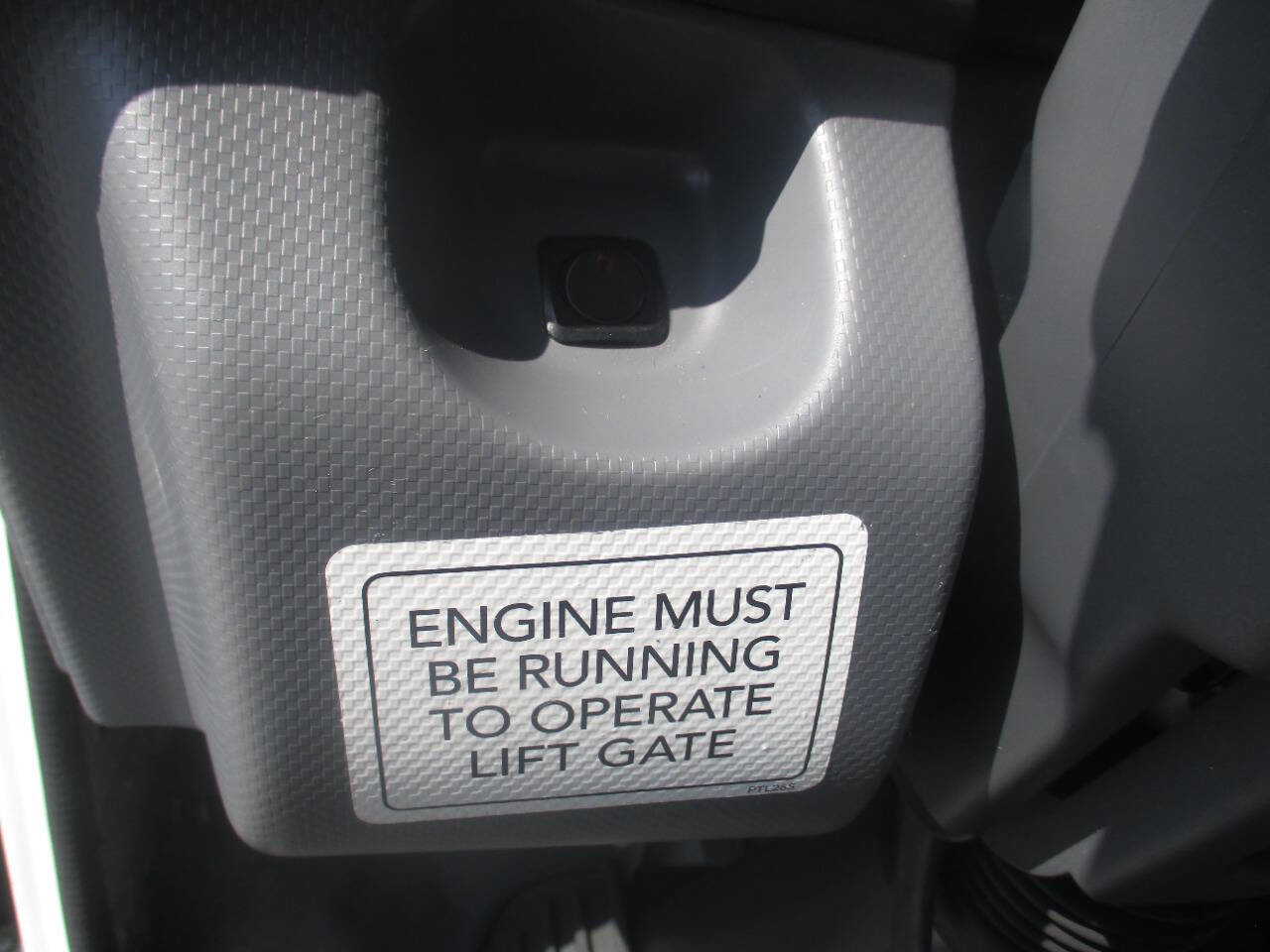 Used 2018 Isuzu NPR image 26