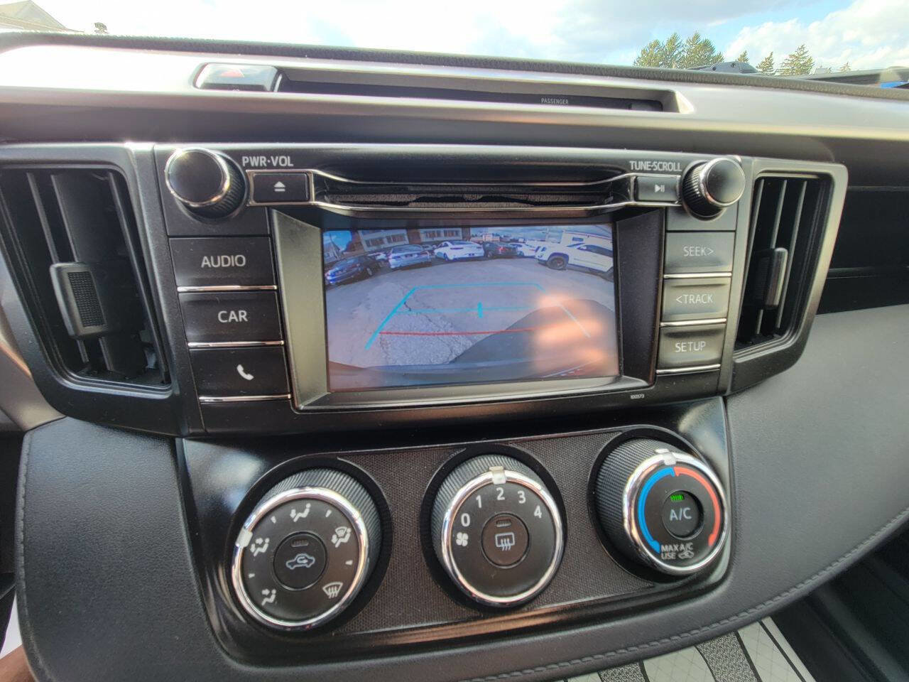Used 2016 Toyota RAV4 LE AWD/4WD image 15