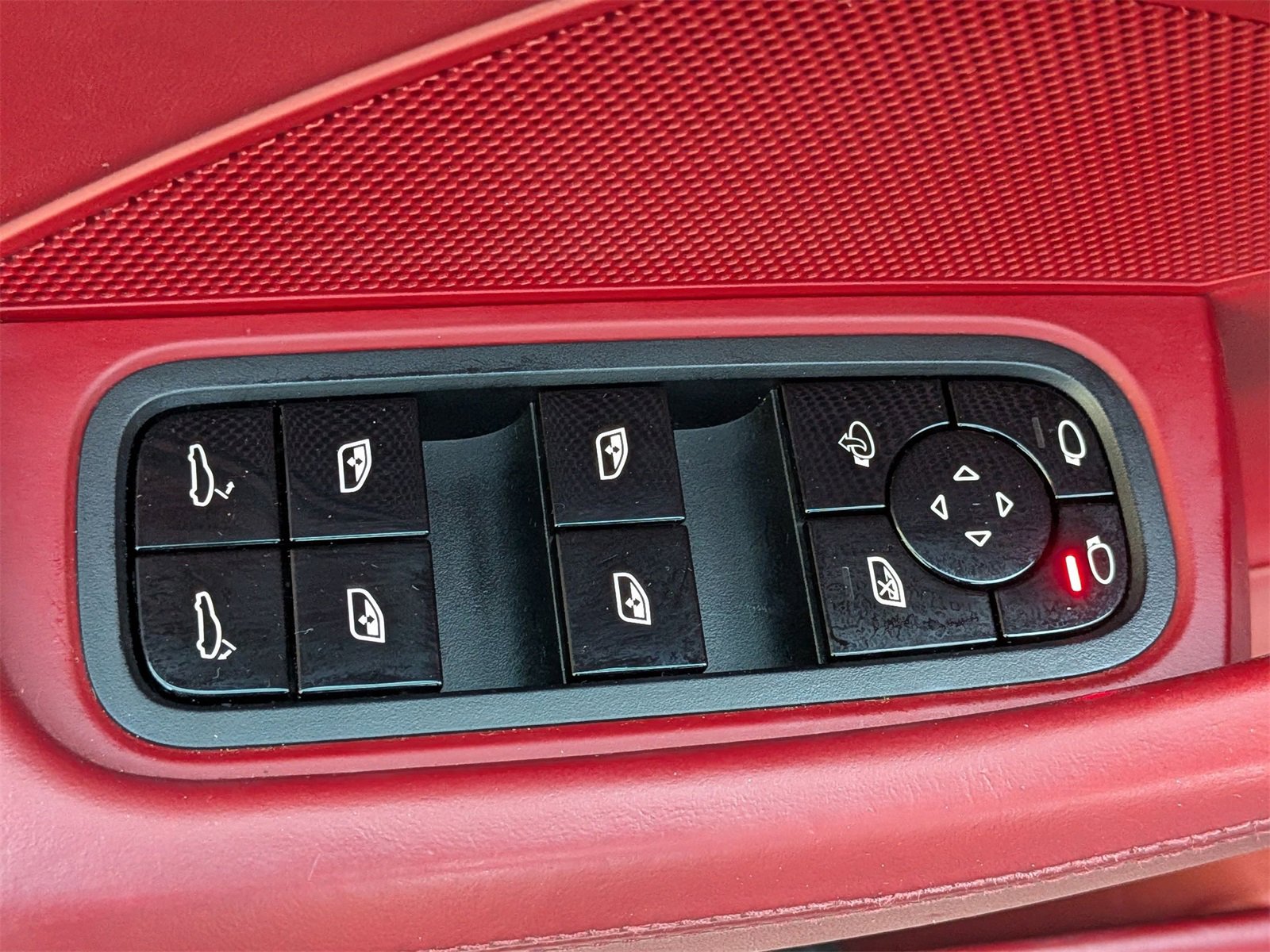 Used 2018 Porsche Panamera image 14