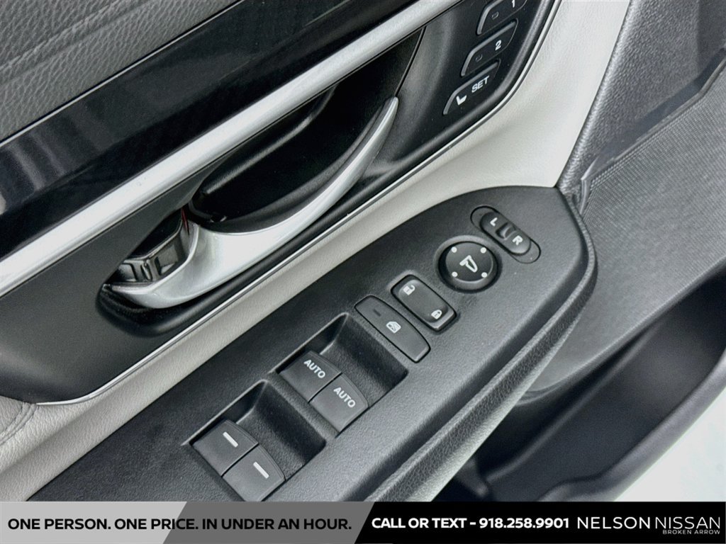 Used 2022 Honda CR-V Touring image 18