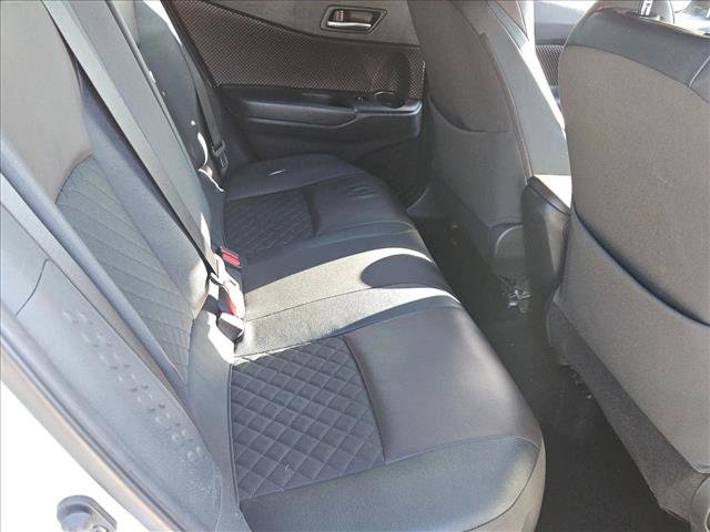 Used 2019 Toyota C-HR Limited FWD image 18