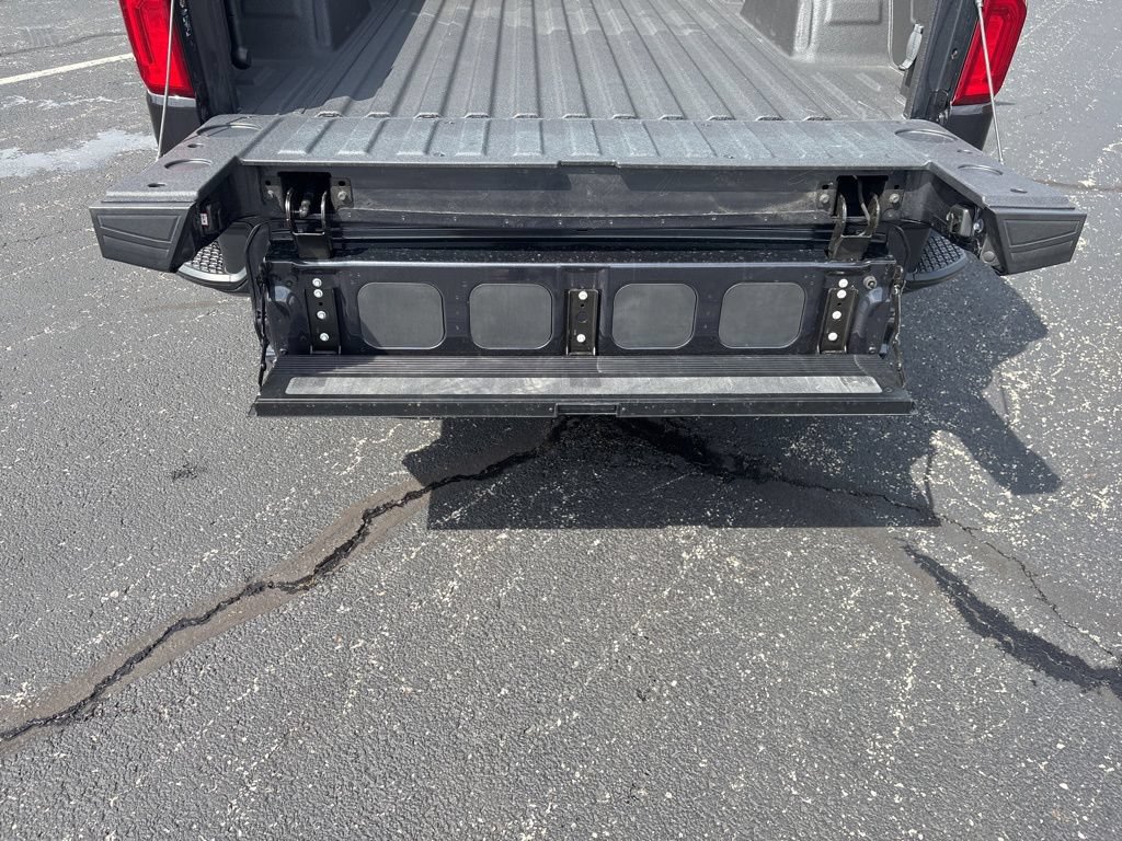 Used 2024 Chevrolet Silverado 1500 High Country w/ High Country Premium Package AWD/4WD image 23
