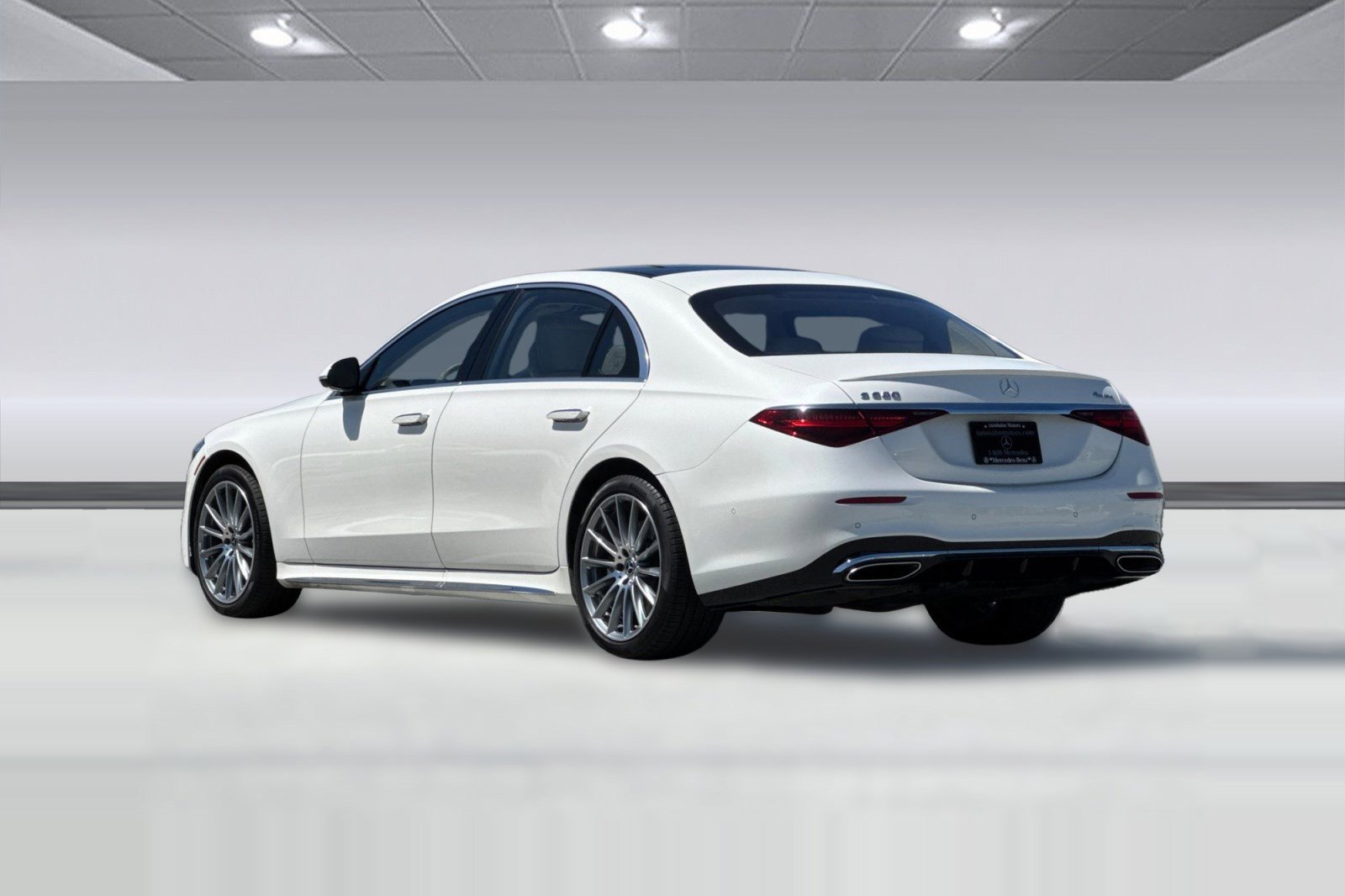 Used 2023 Mercedes-Benz S 580 4MATIC Sedan image 3