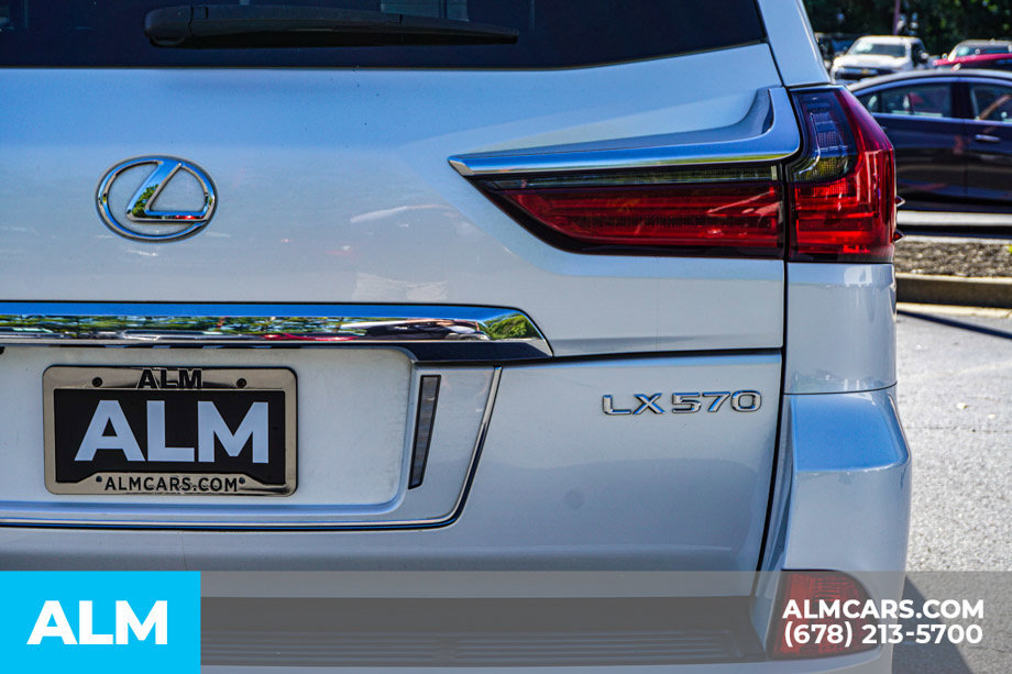Used 2019 Lexus LX 570 4WD w/ Luxury Package image 12
