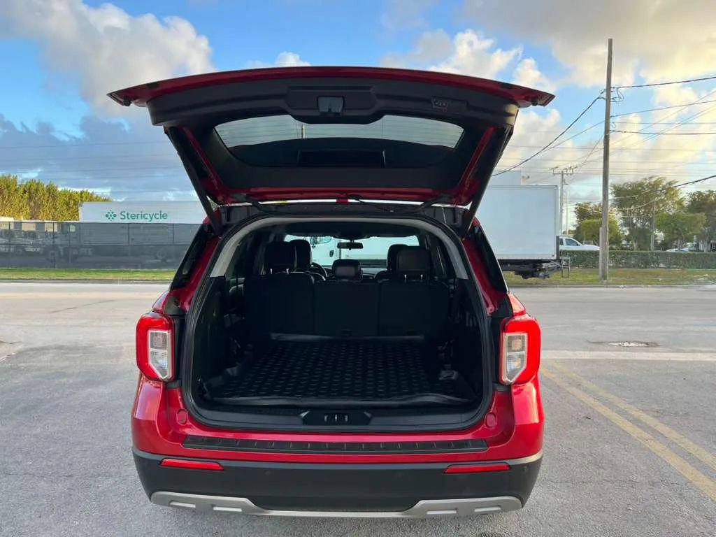Used 2020 Ford Explorer XLT w/ Equipment Group 202A RWD image 9