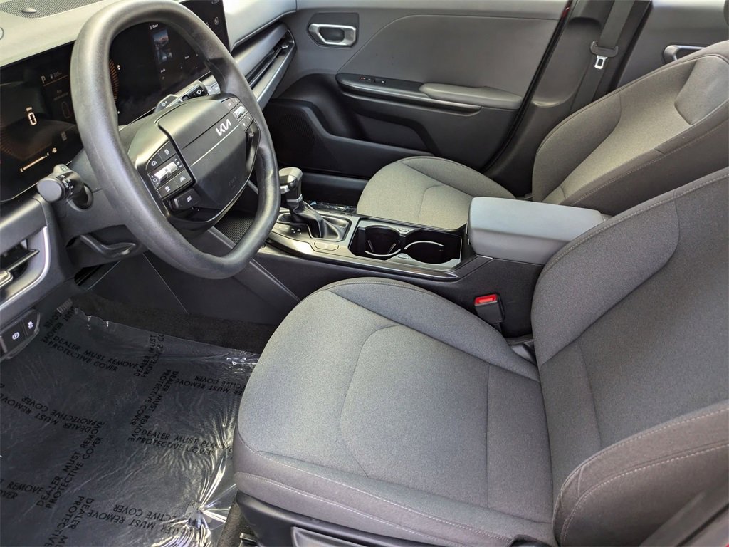 Used 2025 Kia K4 LXS image 23