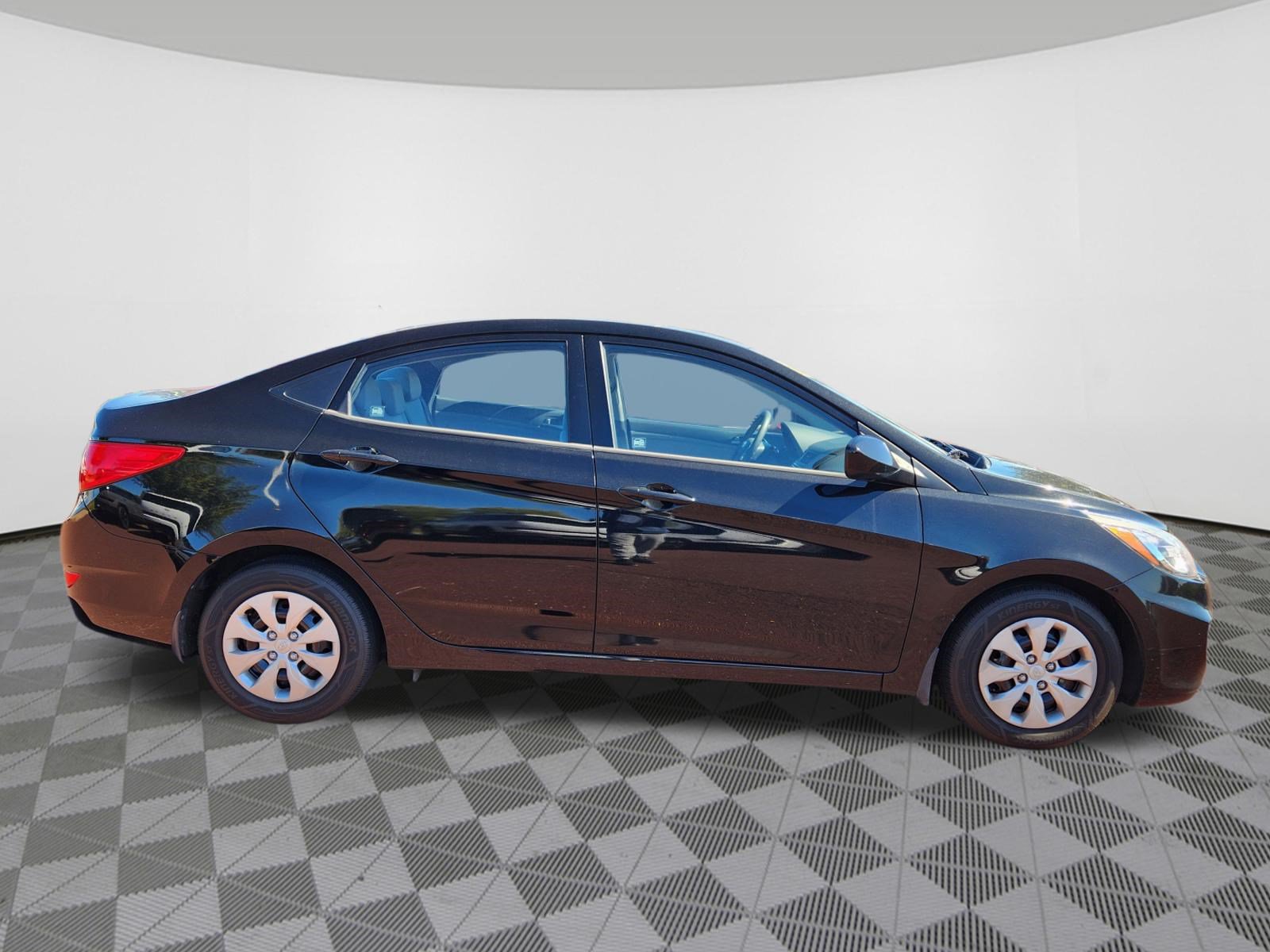 Used 2015 Hyundai Accent GLS w/ Option Group 02 FWD image 6