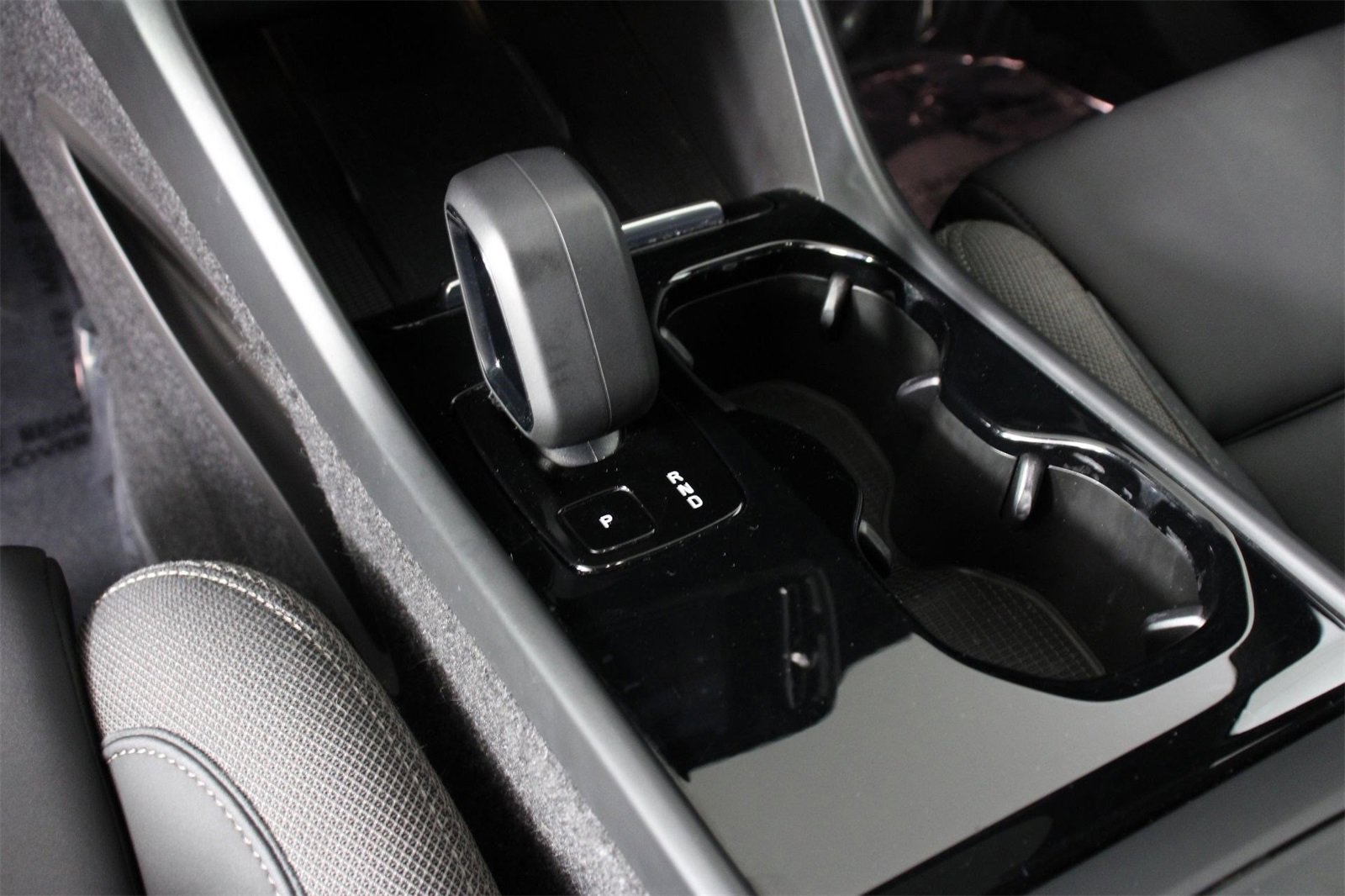 Certified 2023 Volvo C40 Recharge Core w/ Climate Package image 15