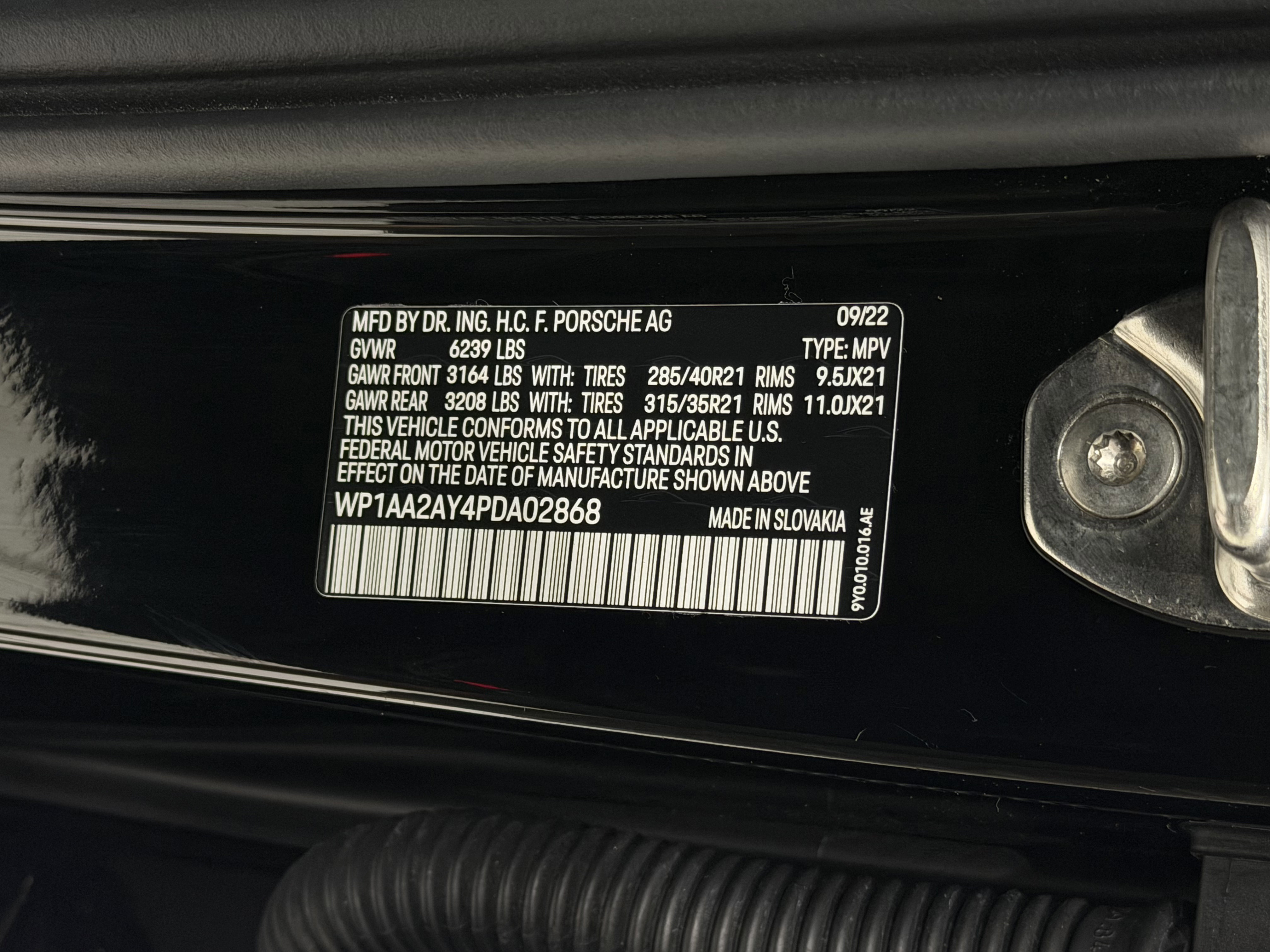Certified 2023 Porsche Cayenne Platinum Edition image 63