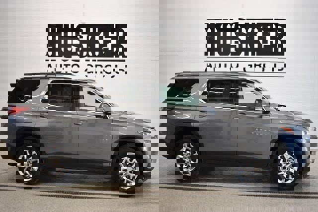 Used 2020 Chevrolet Traverse LT image 2