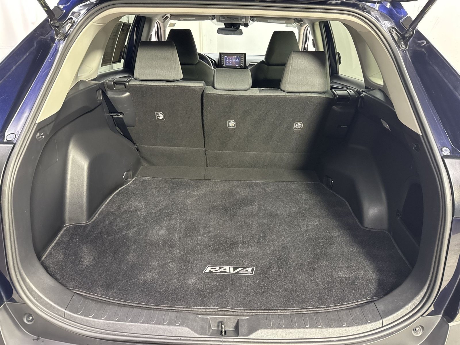 Used 2020 Toyota RAV4 XLE w/ Carpet Mat Package AWD/4WD image 37