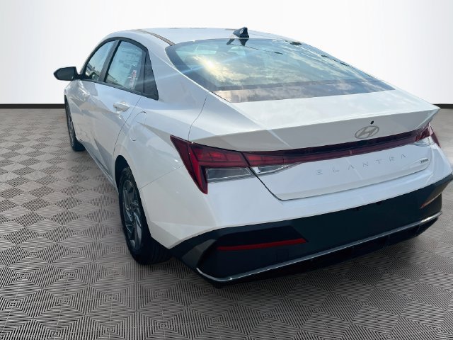 New 2026 Hyundai Elantra Hybrid FWD image 5