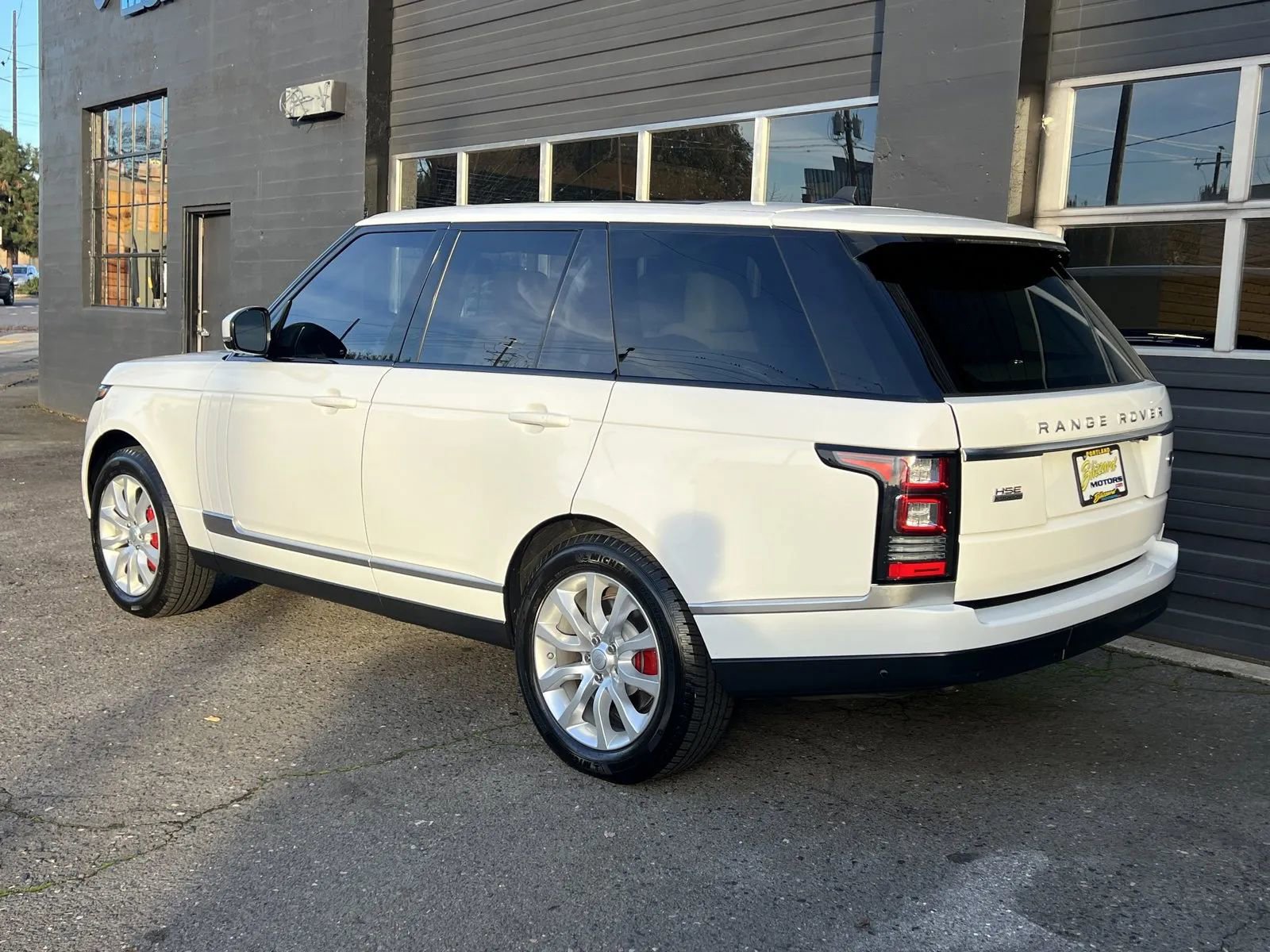 Used 2016 Land Rover Range Rover HSE image 3