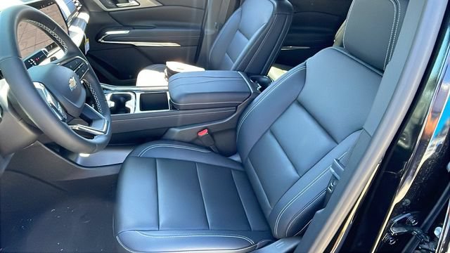 New 2026 Chevrolet Traverse LT w/ Sun and Wheel Package FWD image 12