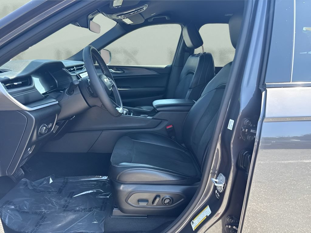 Used 2025 Jeep Grand Cherokee L Laredo AWD/4WD image 10