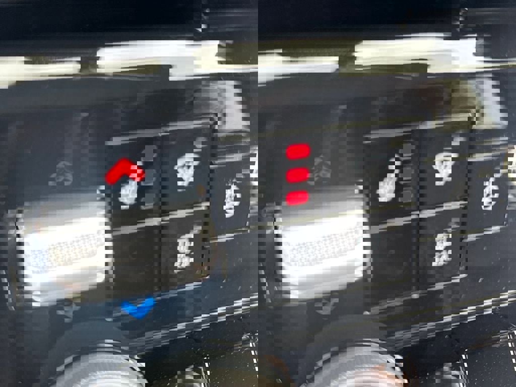 New 2026 Nissan Armada SL w/ Captain's Chari Seat Package image 22