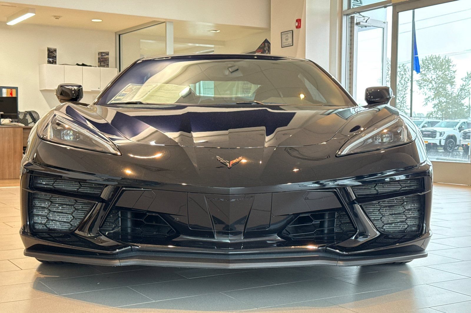 Used 2022 Chevrolet Corvette Stingray Coupe w/ Z51 Performance Package RWD image 9