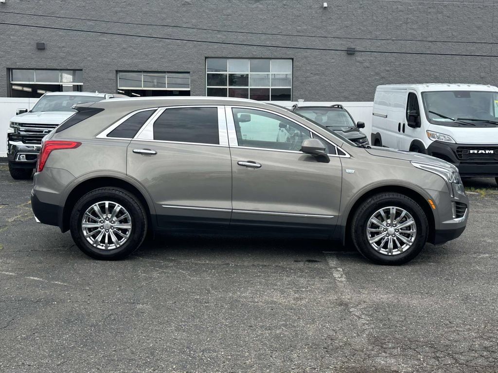 Used 2018 Cadillac XT5 Luxury w/ Driver Awareness Package FWD image 2