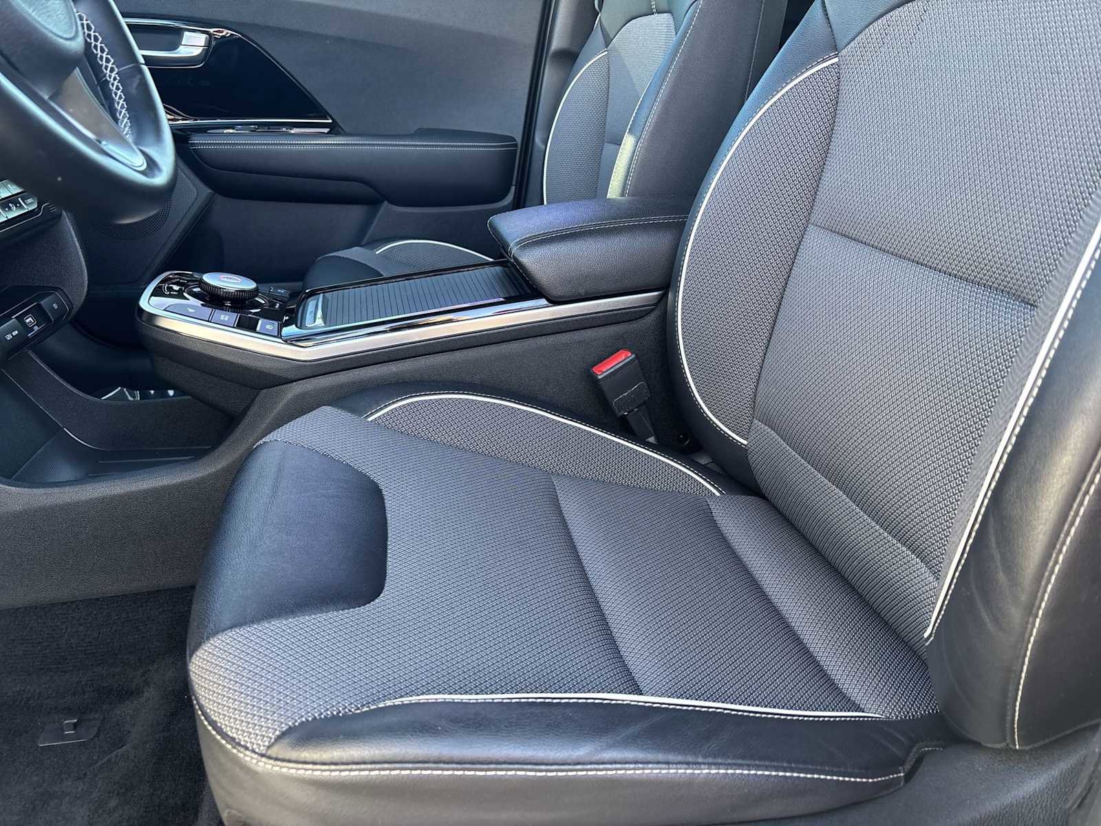 Used 2022 Kia Niro EX image 15