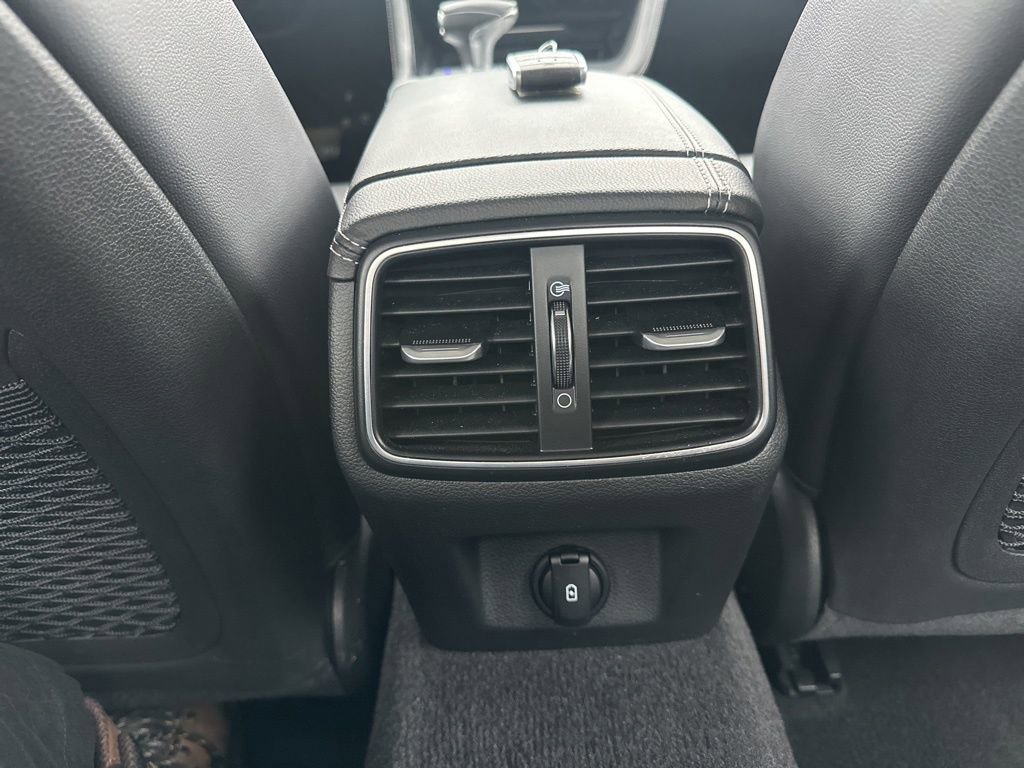 Used 2020 Genesis G70 2.0T image 31