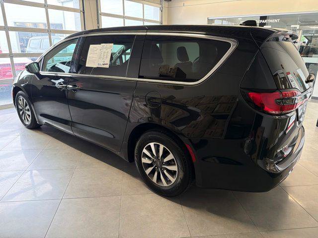 Certified 2023 Chrysler Pacifica Touring-L FWD image 24