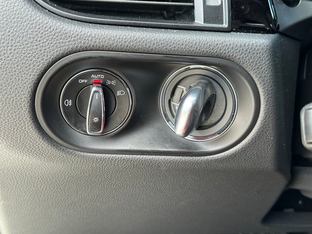 Certified 2023 Porsche Macan Turbo image 34