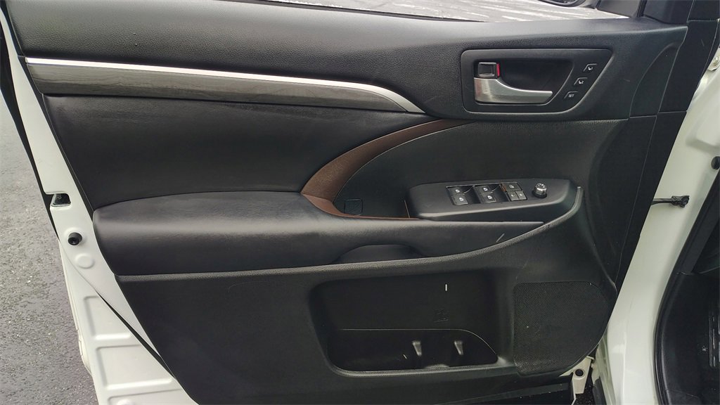 Used 2018 Toyota Highlander Limited Platinum image 8