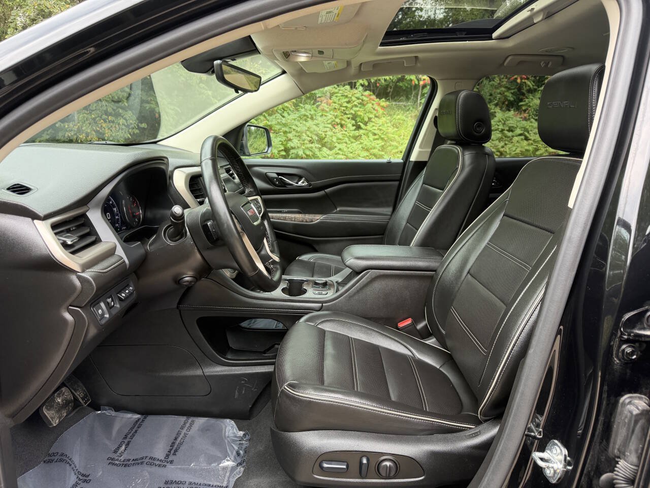 Used 2023 GMC Acadia Denali w/ Denali Technology Package AWD/4WD image 8