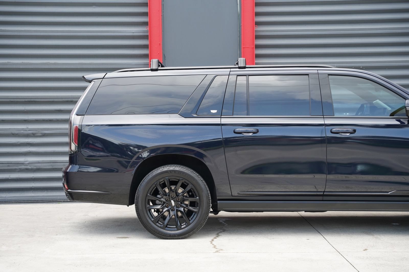 Used 2023 Cadillac Escalade ESV Sport Platinum w/ LPO, ONYX Package RWD image 16