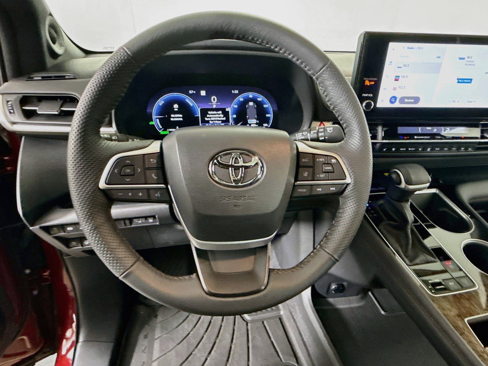 Used 2025 Toyota Sienna Platinum AWD/4WD image 11