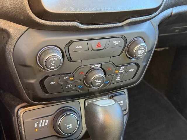 Used 2020 Jeep Renegade Sport AWD/4WD image 23